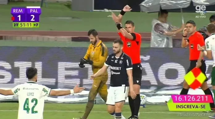 Gol de Bruno Fuchs é anulado após revisão no VAR em Remo x Palmeiras, pela rodada 15 do Campeonato Brasileiro. (Foto: Reprodução Ge TV)