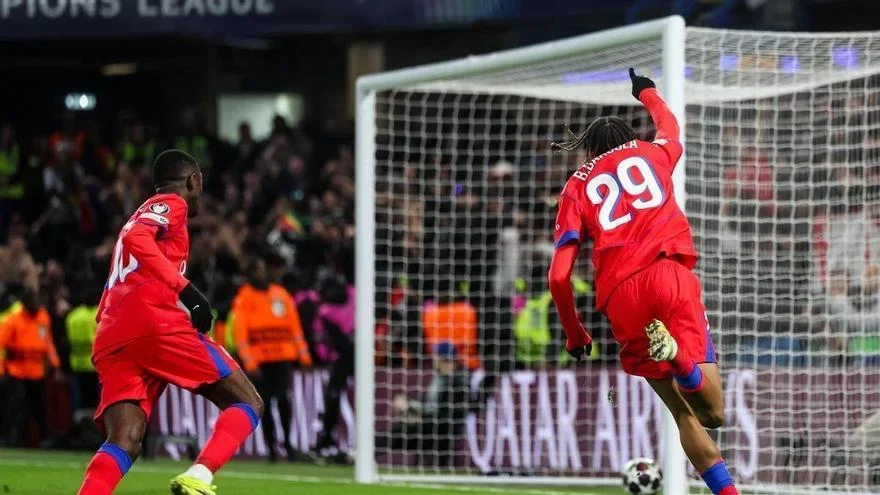 Chelsea - PSG I El gol de Bradley Barcola