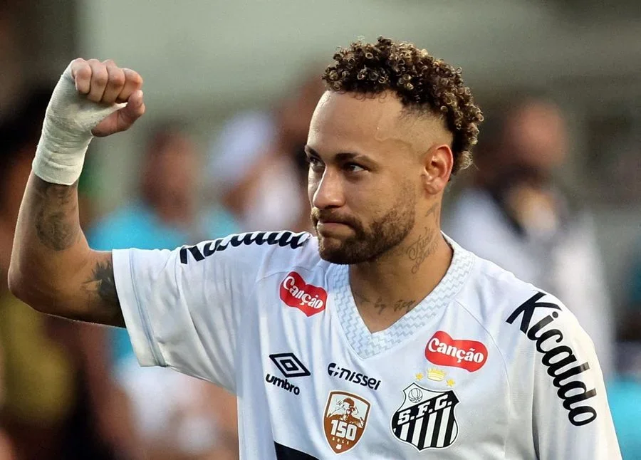 Neymar Recovering From Knee Surgery